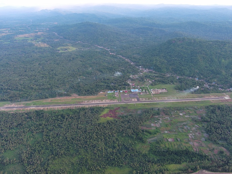 Bandar Udara Binaka