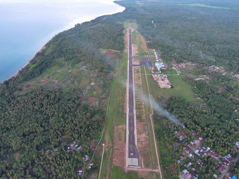 Bandar Udara Binaka